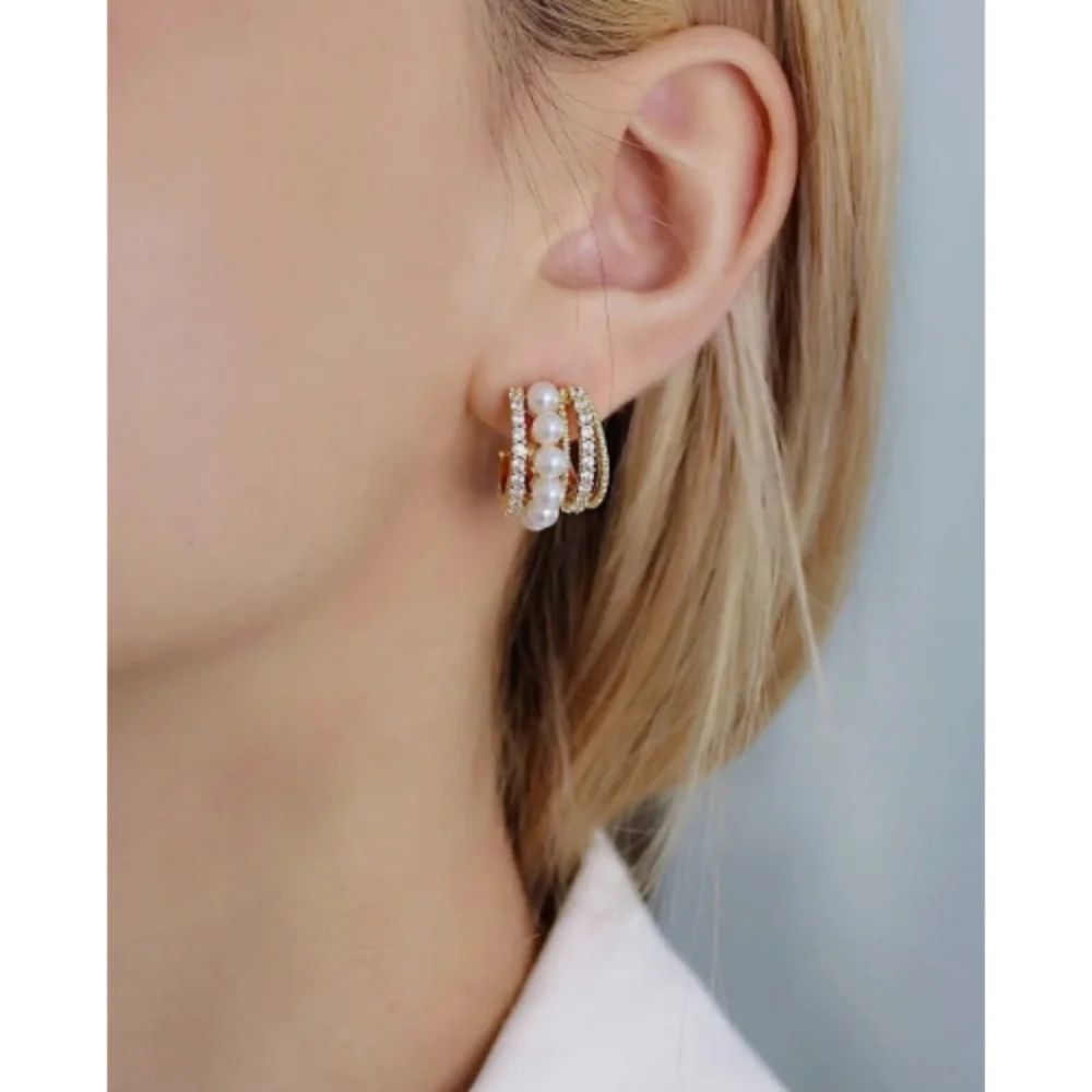 Anthropologie Avery Classy Pearl Cluster  Cubic Zirconia Cuff Earrings - Picture 2 of 3
